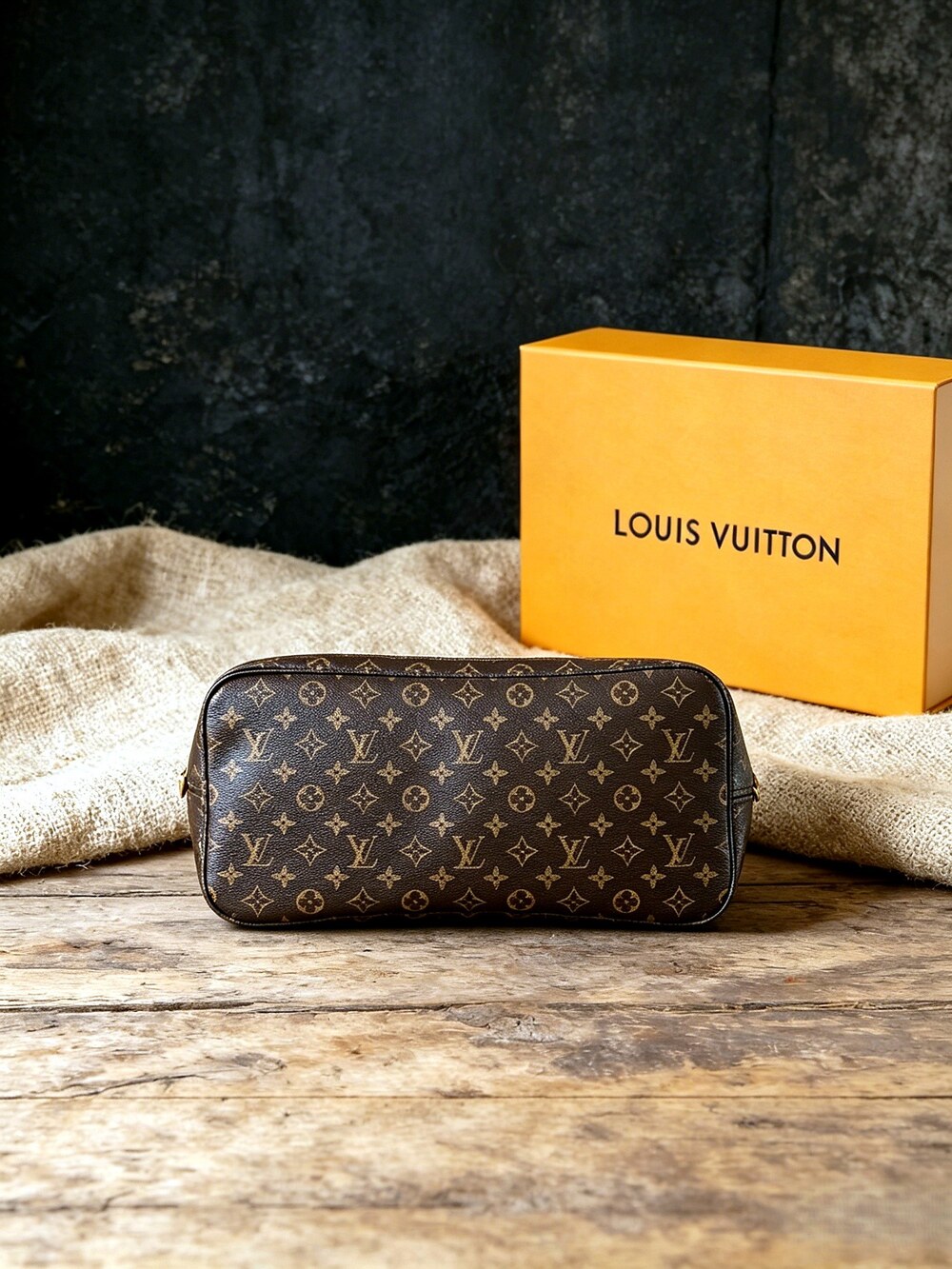 Louis Vuitton Monogram Neverfull Tote with Red Lining - Picture 4 of 6